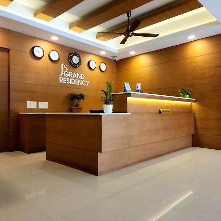Js Grand Residency Hotel Palakkad Eksteriør billede