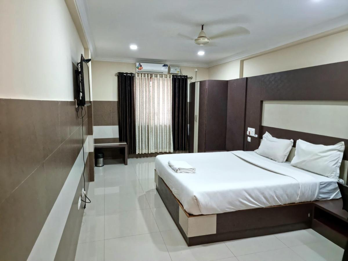 Js Grand Residency Hotel Palakkad Eksteriør billede
