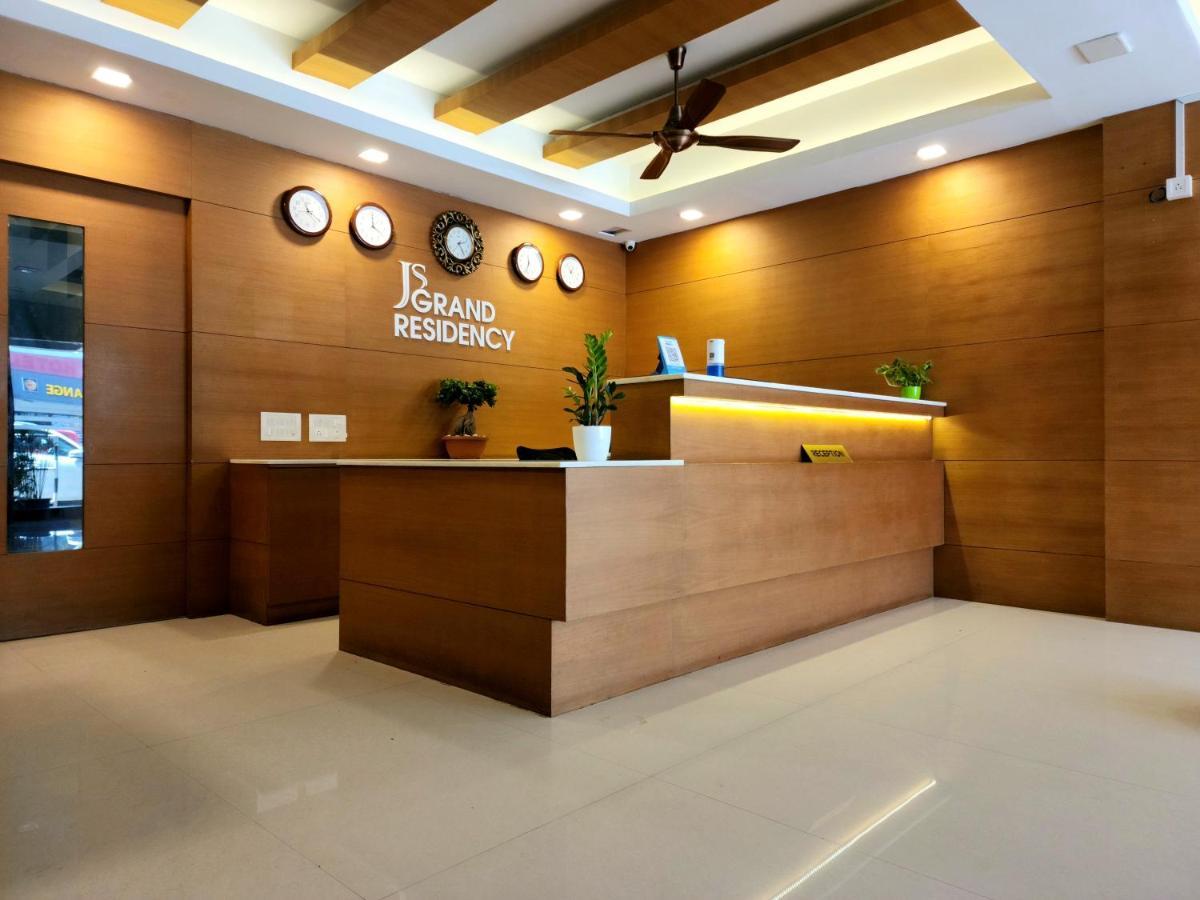 Js Grand Residency Hotel Palakkad Eksteriør billede
